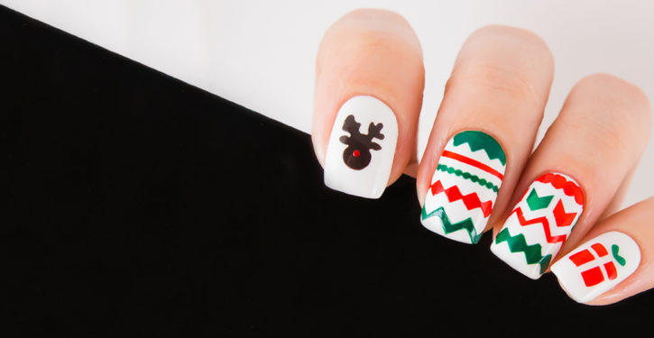 esmaltado de uñas navideñas