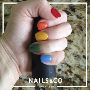 tendencia en uñas colores