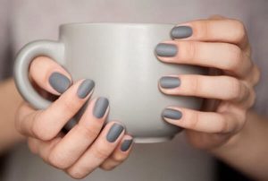 manicura gris